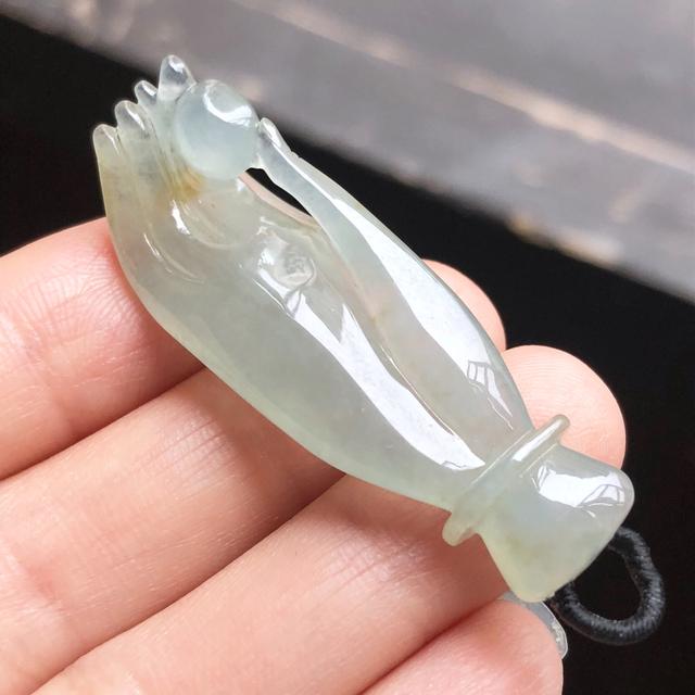 翡翠原石不大却很重翡翠原石是越重越好吗-第1张图片-翡翠网 翡翠原石不大却很重翡翠原石是越重越好吗-第1张图片-翡翠网