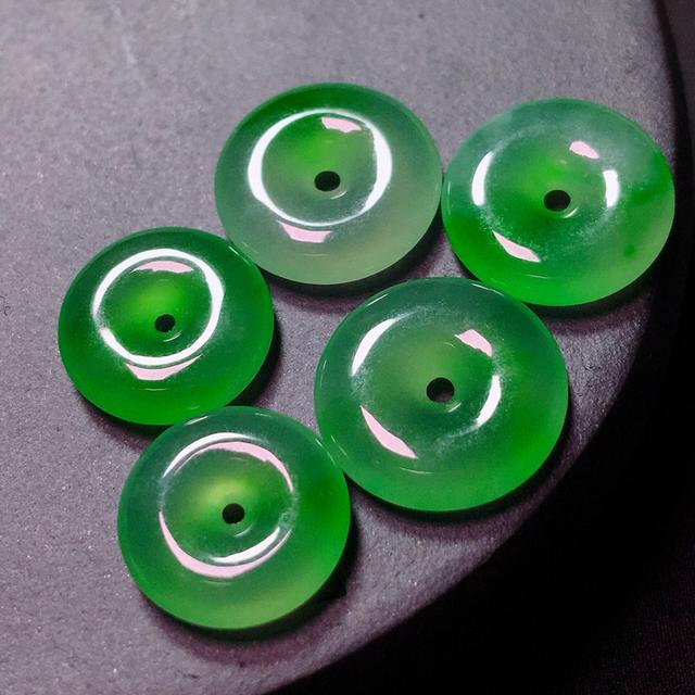 翡翠原石不大却很重翡翠原石是越重越好吗-第2张图片-翡翠网 翡翠原石不大却很重翡翠原石是越重越好吗-第2张图片-翡翠网