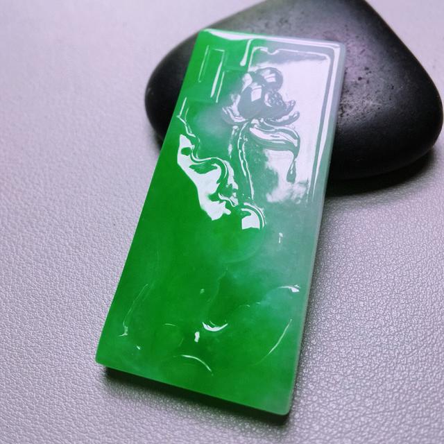 翡翠原石不大却很重翡翠原石是越重越好吗-第7张图片-翡翠网 翡翠原石不大却很重翡翠原石是越重越好吗-第7张图片-翡翠网