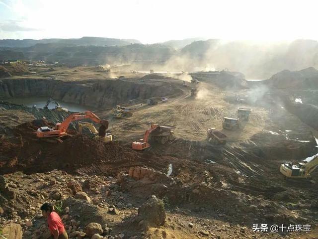 缅甸翡翠原石八大场口知识,翡翠原石价格-第12张图片-翡翠网 缅甸翡翠原石八大场口知识,翡翠原石价格-第12张图片-翡翠网