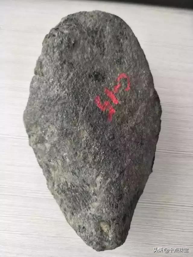 缅甸翡翠原石八大场口知识,翡翠原石价格-第14张图片-翡翠网 缅甸翡翠原石八大场口知识,翡翠原石价格-第14张图片-翡翠网