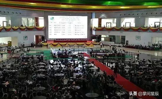 会卡翡翠原石满个廯,满裂的翡翠原石-第1张图片-翡翠网 会卡翡翠原石满个廯,满裂的翡翠原石-第1张图片-翡翠网