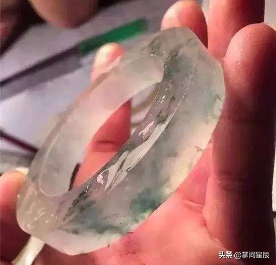 会卡翡翠原石满个廯,满裂的翡翠原石-第11张图片-翡翠网 会卡翡翠原石满个廯,满裂的翡翠原石-第11张图片-翡翠网