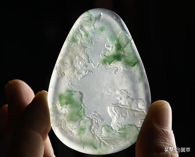 翡翠和玉哪个值钱一些白玉和翡翠哪个贵-第2张图片-翡翠网 翡翠和玉哪个值钱一些白玉和翡翠哪个贵-第2张图片-翡翠网