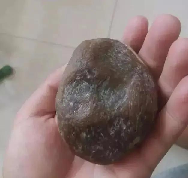 冰油青种翡翠图片油青种翡翠原石-第2张图片-翡翠网