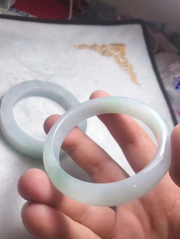 翡翠毛料原石翡翠原石打蜡-第6张图片-翡翠网 翡翠毛料原石翡翠原石打蜡-第6张图片-翡翠网