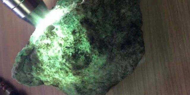 冰种翡翠分哪几种翡翠得专业知识-第6张图片-翡翠网 冰种翡翠分哪几种翡翠得专业知识-第6张图片-翡翠网