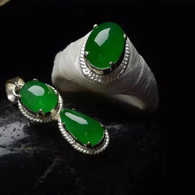 玉石翡翠原石,帝王绿缅甸天然翡翠原石-第7张图片-翡翠网 玉石翡翠原石,帝王绿缅甸天然翡翠原石-第7张图片-翡翠网