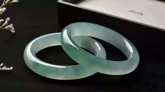 银镯子的正确戴法,翡翠镯子知识图解-第14张图片-翡翠网 银镯子的正确戴法,翡翠镯子知识图解-第14张图片-翡翠网