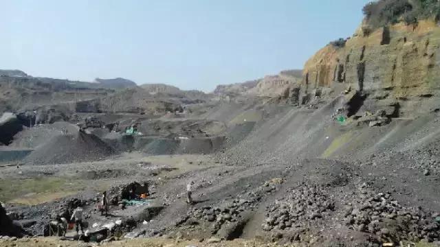 翡翠怎么看老坑新坑,翡翠手镯新坑种-第4张图片-翡翠网 翡翠怎么看老坑新坑,翡翠手镯新坑种-第4张图片-翡翠网