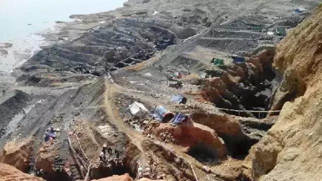 翡翠怎么看老坑新坑,翡翠手镯新坑种-第5张图片-翡翠网 翡翠怎么看老坑新坑,翡翠手镯新坑种-第5张图片-翡翠网