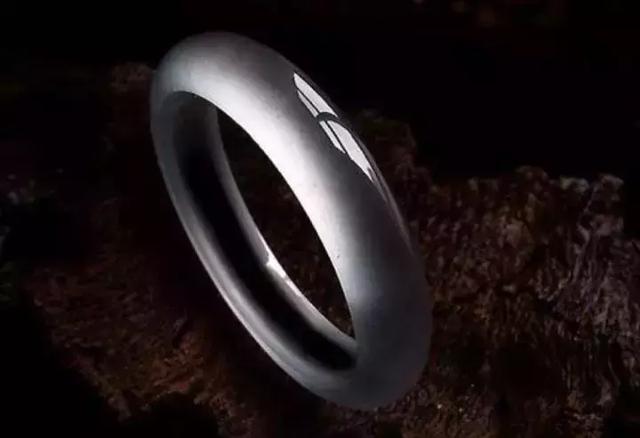 翡翠怎么看老坑新坑,翡翠手镯新坑种-第8张图片-翡翠网 翡翠怎么看老坑新坑,翡翠手镯新坑种-第8张图片-翡翠网