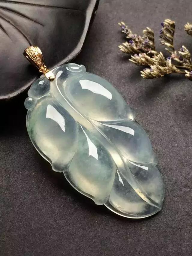 翡翠怎么看老坑新坑,翡翠手镯新坑种-第9张图片-翡翠网 翡翠怎么看老坑新坑,翡翠手镯新坑种-第9张图片-翡翠网