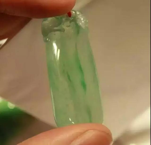 翡翠怎么看老坑新坑,翡翠手镯新坑种-第14张图片-翡翠网 翡翠怎么看老坑新坑,翡翠手镯新坑种-第14张图片-翡翠网