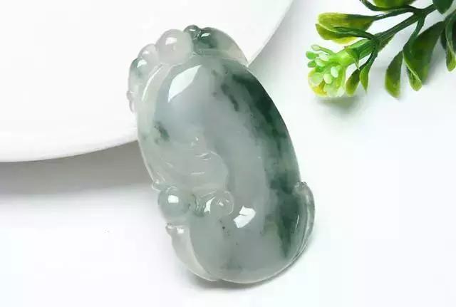 翡翠怎么看老坑新坑,翡翠手镯新坑种-第15张图片-翡翠网 翡翠怎么看老坑新坑,翡翠手镯新坑种-第15张图片-翡翠网