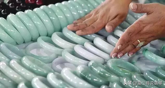 电视广告真假翡翠知识,100条电视广告-第5张图片-翡翠网 电视广告真假翡翠知识,100条电视广告-第5张图片-翡翠网