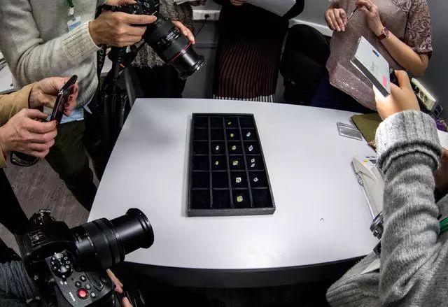 聊城翡翠原石怎么辨别,如何挑选翡翠原石-第11张图片-翡翠网 聊城翡翠原石怎么辨别,如何挑选翡翠原石-第11张图片-翡翠网