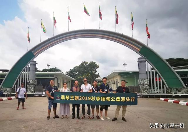 翡翠旗原石视频翡翠抛光视频-第1张图片-翡翠网 翡翠旗原石视频翡翠抛光视频-第1张图片-翡翠网