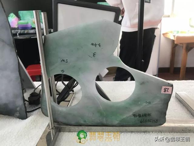 翡翠旗原石视频翡翠抛光视频-第15张图片-翡翠网 翡翠旗原石视频翡翠抛光视频-第15张图片-翡翠网