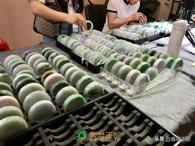 翡翠旗原石视频翡翠抛光视频-第22张图片-翡翠网 翡翠旗原石视频翡翠抛光视频-第22张图片-翡翠网