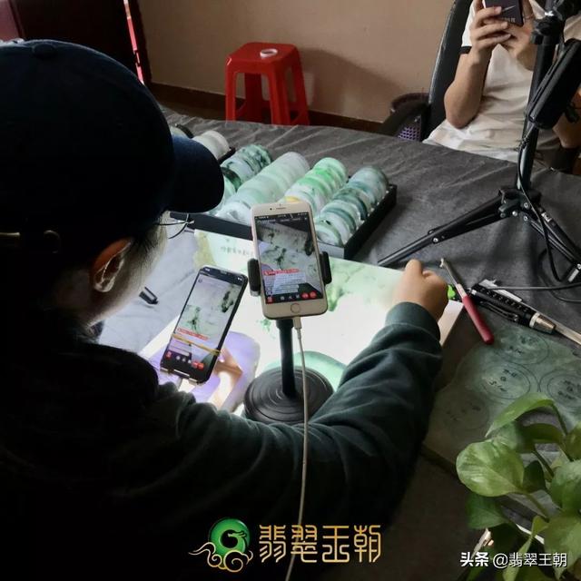 翡翠旗原石视频翡翠抛光视频-第27张图片-翡翠网 翡翠旗原石视频翡翠抛光视频-第27张图片-翡翠网