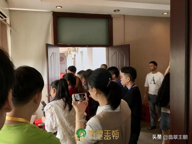 翡翠旗原石视频翡翠抛光视频-第28张图片-翡翠网 翡翠旗原石视频翡翠抛光视频-第28张图片-翡翠网