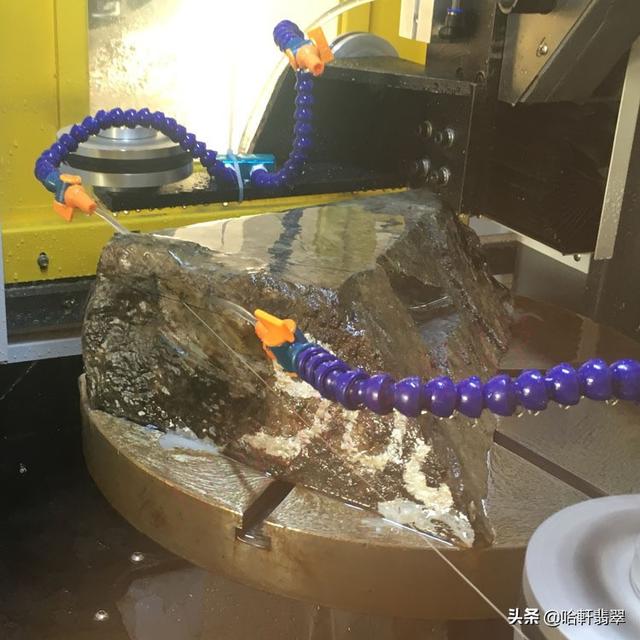 翡翠知识入门翡翠解石知识-第8张图片-翡翠网 翡翠知识入门翡翠解石知识-第8张图片-翡翠网