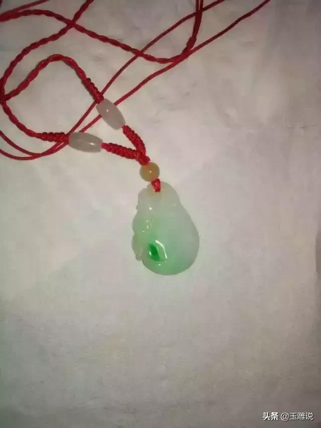 如何鉴定翡翠的真假,翡翠怎么鉴定真假视频-第1张图片-翡翠网 如何鉴定翡翠的真假,翡翠怎么鉴定真假视频-第1张图片-翡翠网