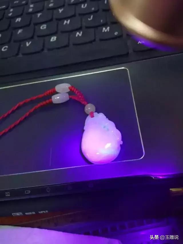 如何鉴定翡翠的真假,翡翠怎么鉴定真假视频-第3张图片-翡翠网 如何鉴定翡翠的真假,翡翠怎么鉴定真假视频-第3张图片-翡翠网