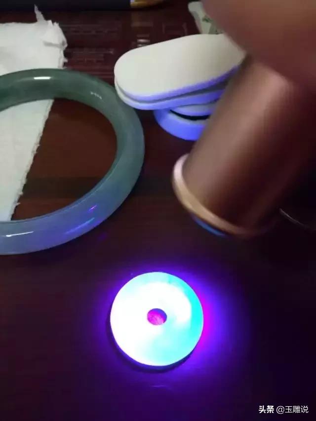 如何鉴定翡翠的真假,翡翠怎么鉴定真假视频-第9张图片-翡翠网 如何鉴定翡翠的真假,翡翠怎么鉴定真假视频-第9张图片-翡翠网