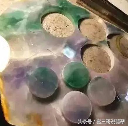 怎么看石纹和裂翡翠原石砍裂视频-第3张图片-翡翠网 怎么看石纹和裂翡翠原石砍裂视频-第3张图片-翡翠网