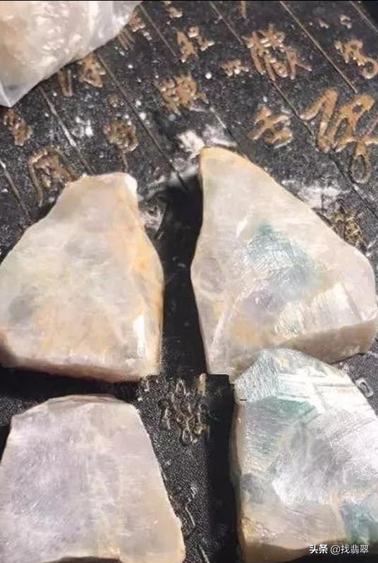 翡翠切割一般都是什么样子的翡翠原石切开后-第5张图片-翡翠网 翡翠切割一般都是什么样子的翡翠原石切开后-第5张图片-翡翠网