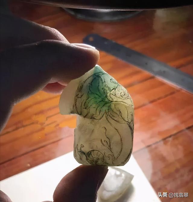 翡翠切割一般都是什么样子的翡翠原石切开后-第7张图片-翡翠网 翡翠切割一般都是什么样子的翡翠原石切开后-第7张图片-翡翠网