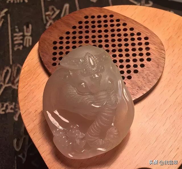 翡翠切割一般都是什么样子的翡翠原石切开后-第10张图片-翡翠网 翡翠切割一般都是什么样子的翡翠原石切开后-第10张图片-翡翠网