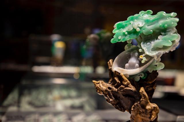 七彩云南玉器是真的吗七彩云南手镯是翡翠么-第11张图片-翡翠网 七彩云南玉器是真的吗七彩云南手镯是翡翠么-第11张图片-翡翠网