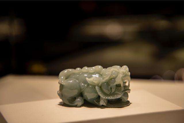 七彩云南玉器是真的吗七彩云南手镯是翡翠么-第12张图片-翡翠网 七彩云南玉器是真的吗七彩云南手镯是翡翠么-第12张图片-翡翠网