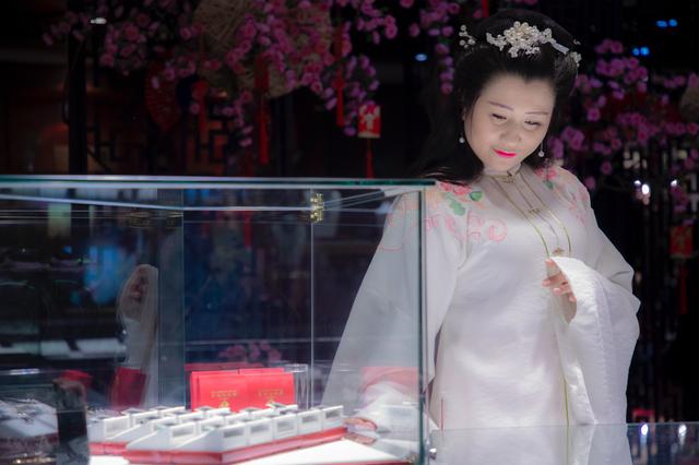 七彩云南玉器是真的吗七彩云南手镯是翡翠么-第16张图片-翡翠网 七彩云南玉器是真的吗七彩云南手镯是翡翠么-第16张图片-翡翠网