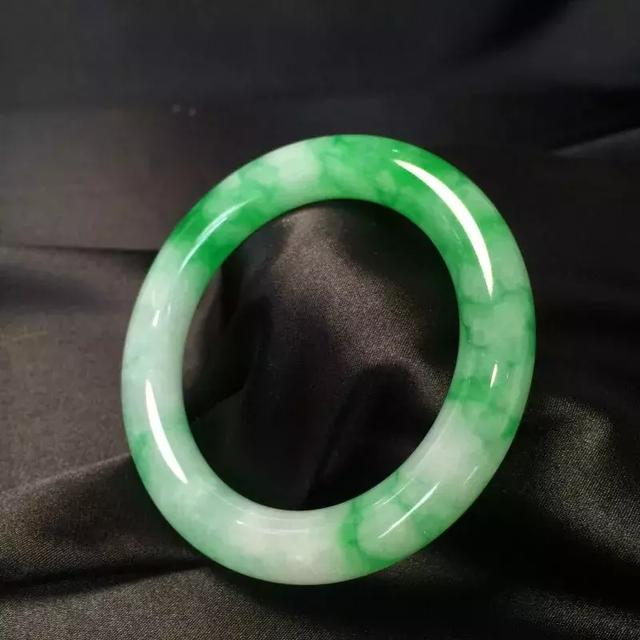 翡翠常识知识大全玻璃种翡翠特征-第3张图片-翡翠网 翡翠常识知识大全玻璃种翡翠特征-第3张图片-翡翠网