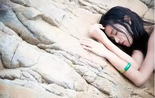 普通糯种翡翠手镯价格糯冰蓝色翡翠手镯-第55张图片-翡翠网 普通糯种翡翠手镯价格糯冰蓝色翡翠手镯-第55张图片-翡翠网