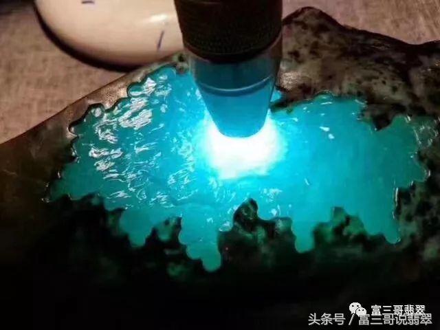 x光照翡翠原石,翡翠原石蓝水照出绿色-第6张图片-翡翠网 x光照翡翠原石,翡翠原石蓝水照出绿色-第6张图片-翡翠网