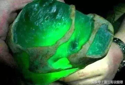 x光照翡翠原石,翡翠原石蓝水照出绿色-第13张图片-翡翠网 x光照翡翠原石,翡翠原石蓝水照出绿色-第13张图片-翡翠网