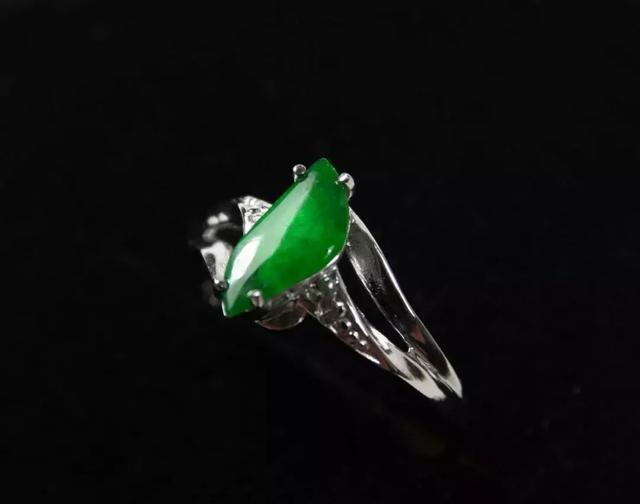 翡翠原石讲价的范围有多少翡翠毛料原石-第5张图片-翡翠网 翡翠原石讲价的范围有多少翡翠毛料原石-第5张图片-翡翠网