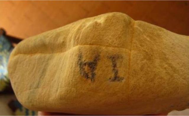 翡翠原石皮色和底色的区别,原石色和底**别-第1张图片-翡翠网 翡翠原石皮色和底色的区别,原石色和底**别-第1张图片-翡翠网