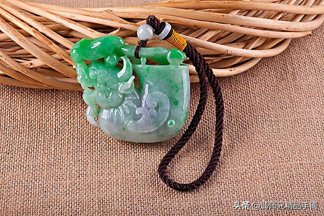 翡翠手把件图片价格翡翠手把件设计图-第7张图片-翡翠网 翡翠手把件图片价格翡翠手把件设计图-第7张图片-翡翠网