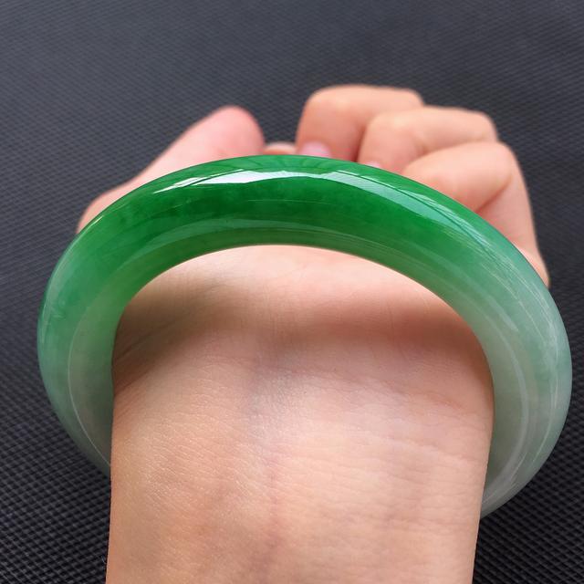 墨绿飘花翡翠飘花手镯翡翠手镯有裂纹怎么办-第6张图片-翡翠网 墨绿飘花翡翠飘花手镯翡翠手镯有裂纹怎么办-第6张图片-翡翠网