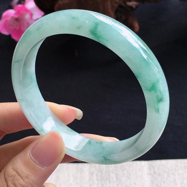 墨绿飘花翡翠飘花手镯翡翠手镯有裂纹怎么办-第12张图片-翡翠网 墨绿飘花翡翠飘花手镯翡翠手镯有裂纹怎么办-第12张图片-翡翠网