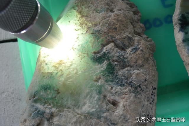 缅甸翡翠市场视频直播,缅甸翡翠知识讲解视频-第13张图片-翡翠网