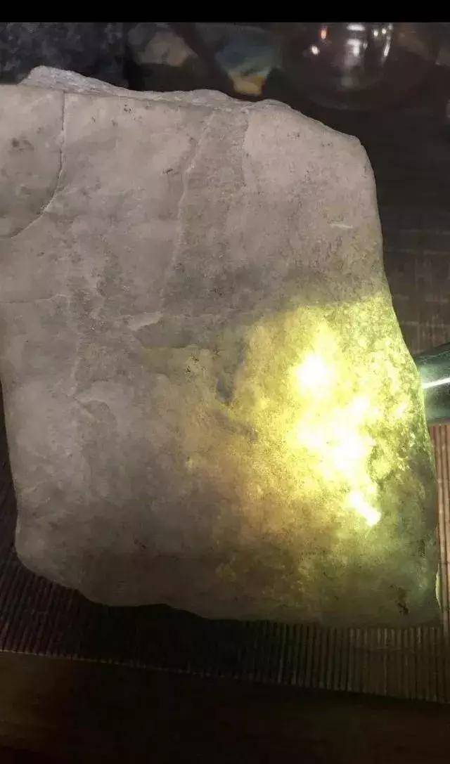 翡翠原石的好坏翡翠原石专家讲解-第4张图片-翡翠网 翡翠原石的好坏翡翠原石专家讲解-第4张图片-翡翠网