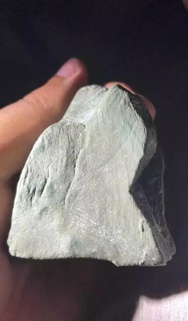 翡翠原石的好坏翡翠原石专家讲解-第13张图片-翡翠网 翡翠原石的好坏翡翠原石专家讲解-第13张图片-翡翠网