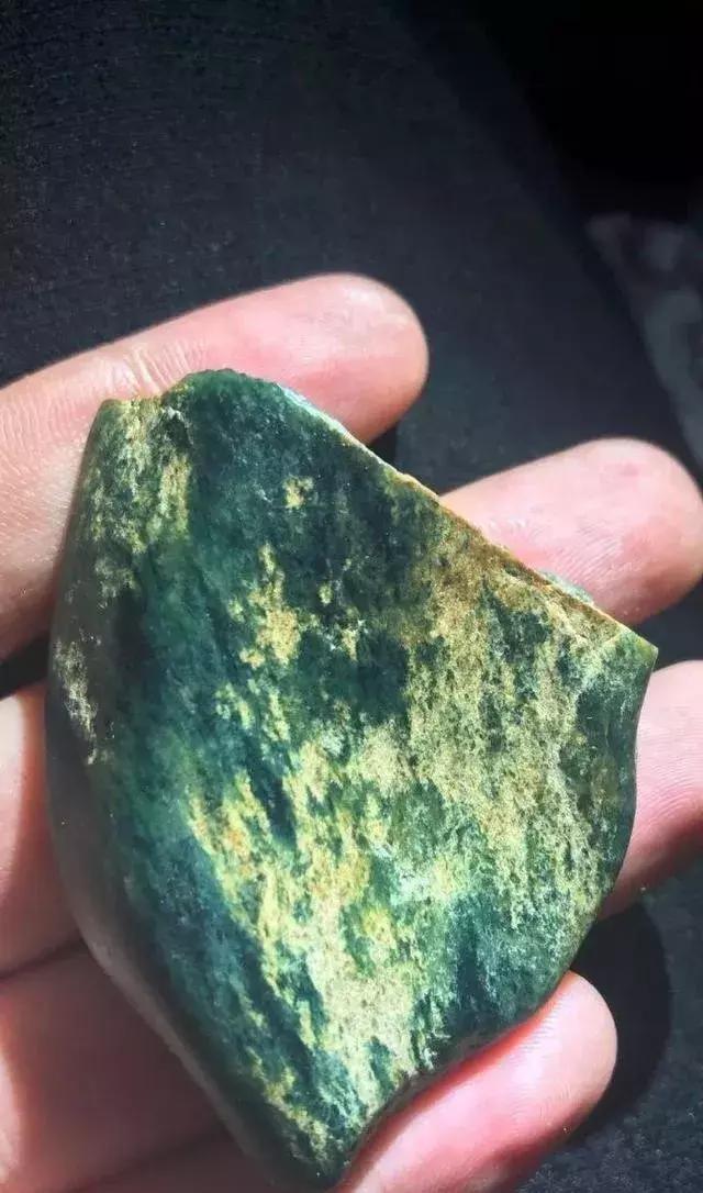 翡翠原石的好坏翡翠原石专家讲解-第17张图片-翡翠网 翡翠原石的好坏翡翠原石专家讲解-第17张图片-翡翠网